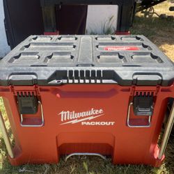 Milwaukee Packout  Rolling Tool Box 