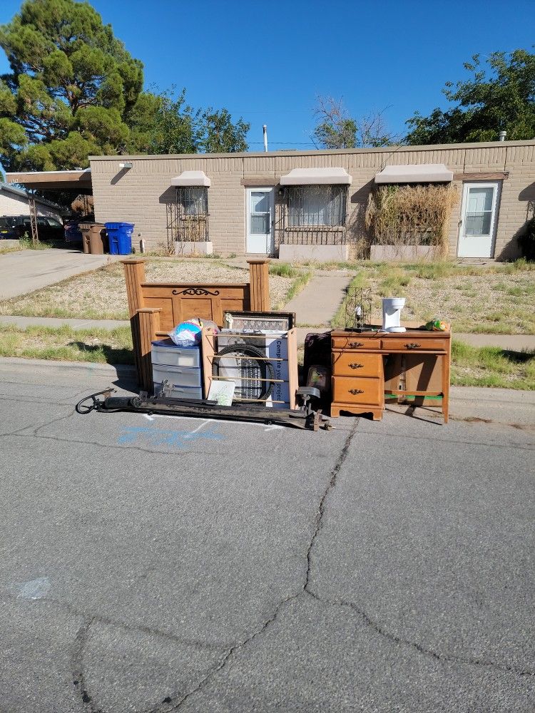 Free Stuff On Street Side @1019 Glendale Dr