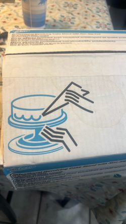 Revolving cake stand