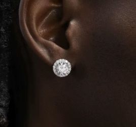 Strew Back Iced Out 925 Sterling Silver VVS Moissanite Halo Stud Earrings