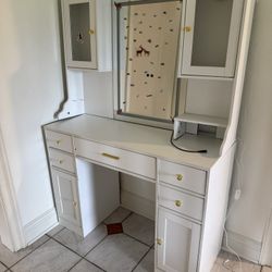 2 Vanities/Desks