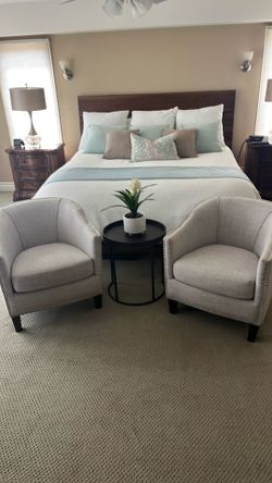 Accent chairs