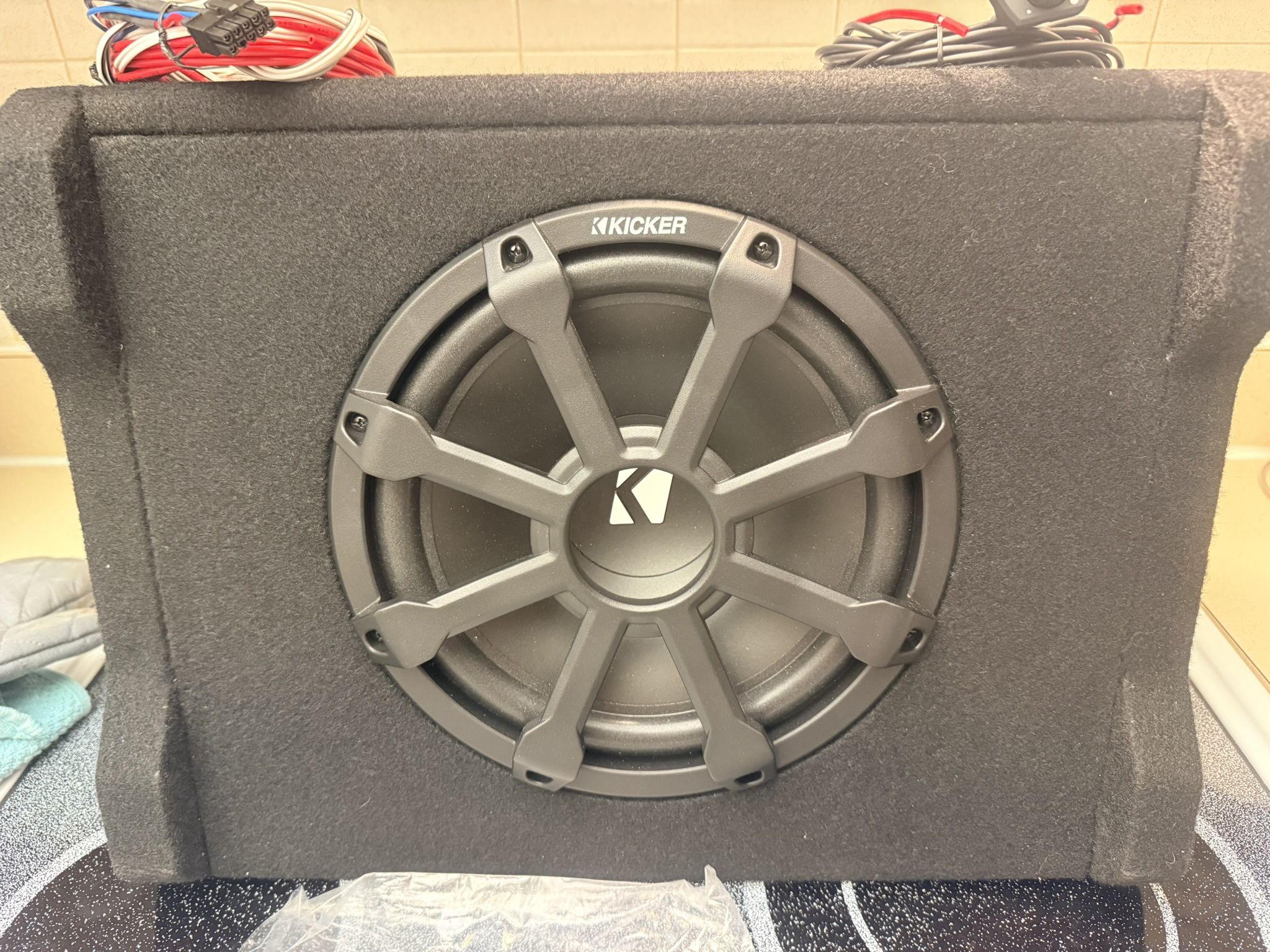Kicker 100watt Dual Mount Powered Subwoofer!!!