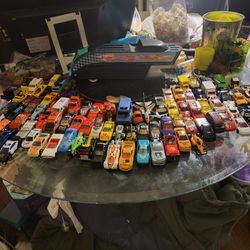 Hot Wheels And Other Vehicle Toy Lot With Trailer Accessory 