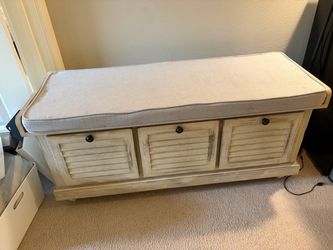 Entryway bench
