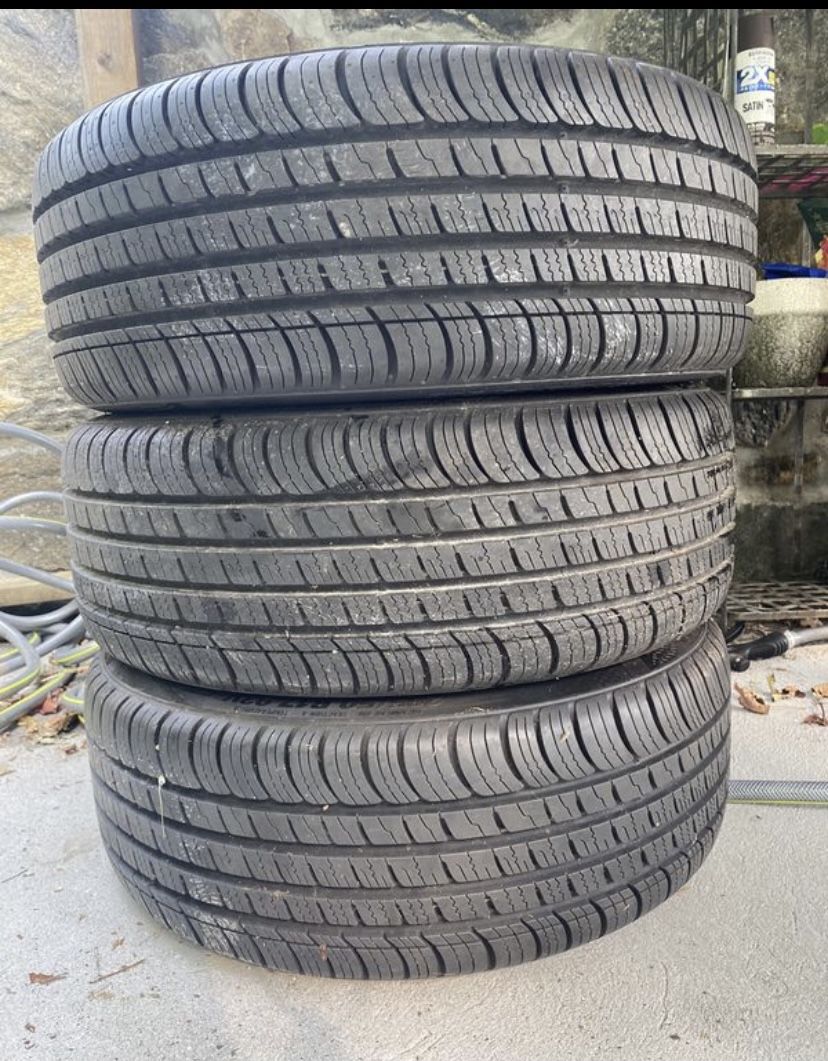 Kumho Solus 205/50 R17 93V tires