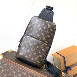 Men's 𝐋𝐎𝐔𝐈𝐒 𝐕𝐔𝐈𝐓𝐓𝐎𝐍 monogram avenue sling bag 