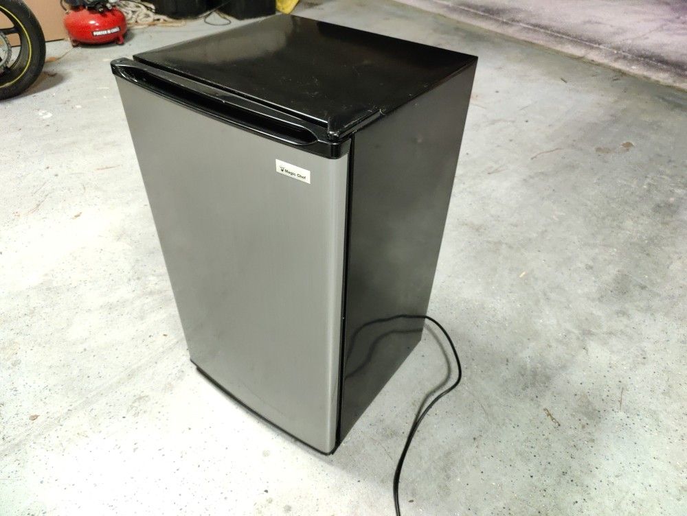 Compact Refrigerator Black 3.6 Cu.Ft.