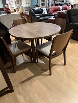 Beautiful Walnut MCM Style Round Dining Set 46"