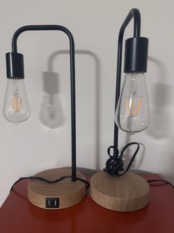 2 table lamps