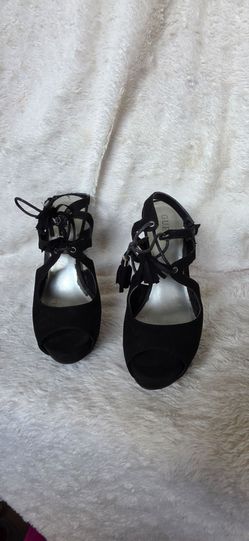 Black guess heels
