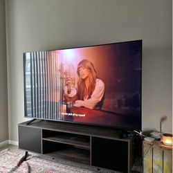 75" Toshiba Smart Tv w/tv stand