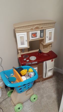 Pretend kitchen set