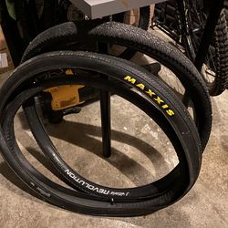 29" bicycle tires Maxxis Grifter like new and Vittoria evolution plenty of thread left.