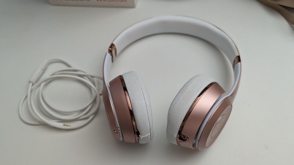 Rose Gold Beats Solo Wireless 3