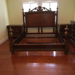 Gorgeous Wood/Gold King Bedroom Set