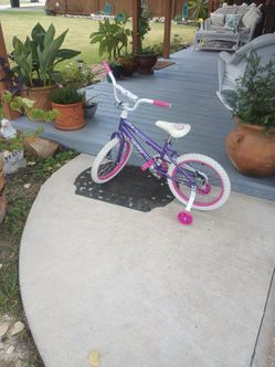 bike/with training wheels