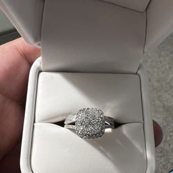 Engagement ring White Gold w/ Diamonds
