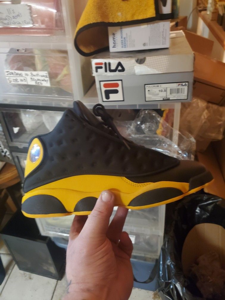 Jordan Retro 13s Black And Yellow Size 10.5 New 