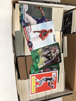 Miscellaneous football and baseball cards