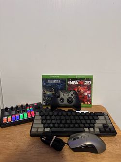 comes with Xbox one controller, Xbox, one games, keyboard, and mouse soundboard Gaming bundle comes with Xbox one controller, Xbox, one games, keyboar