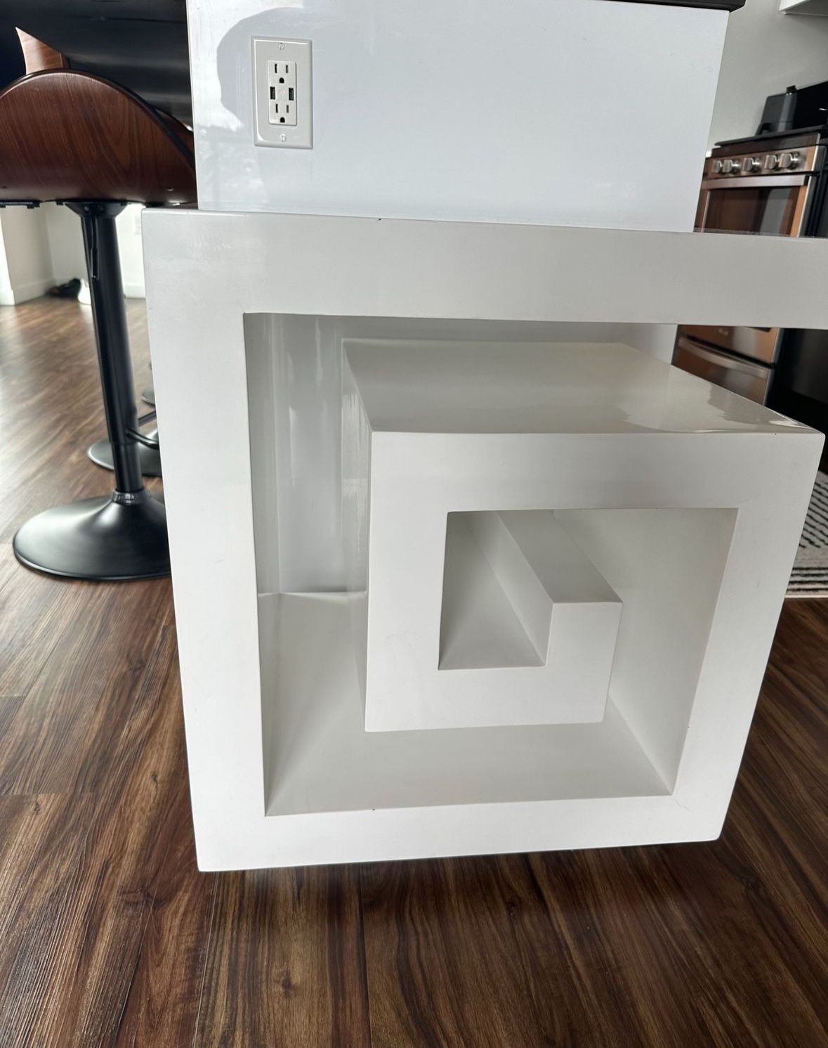 White Lacquered Maze Side Table/Nightstand