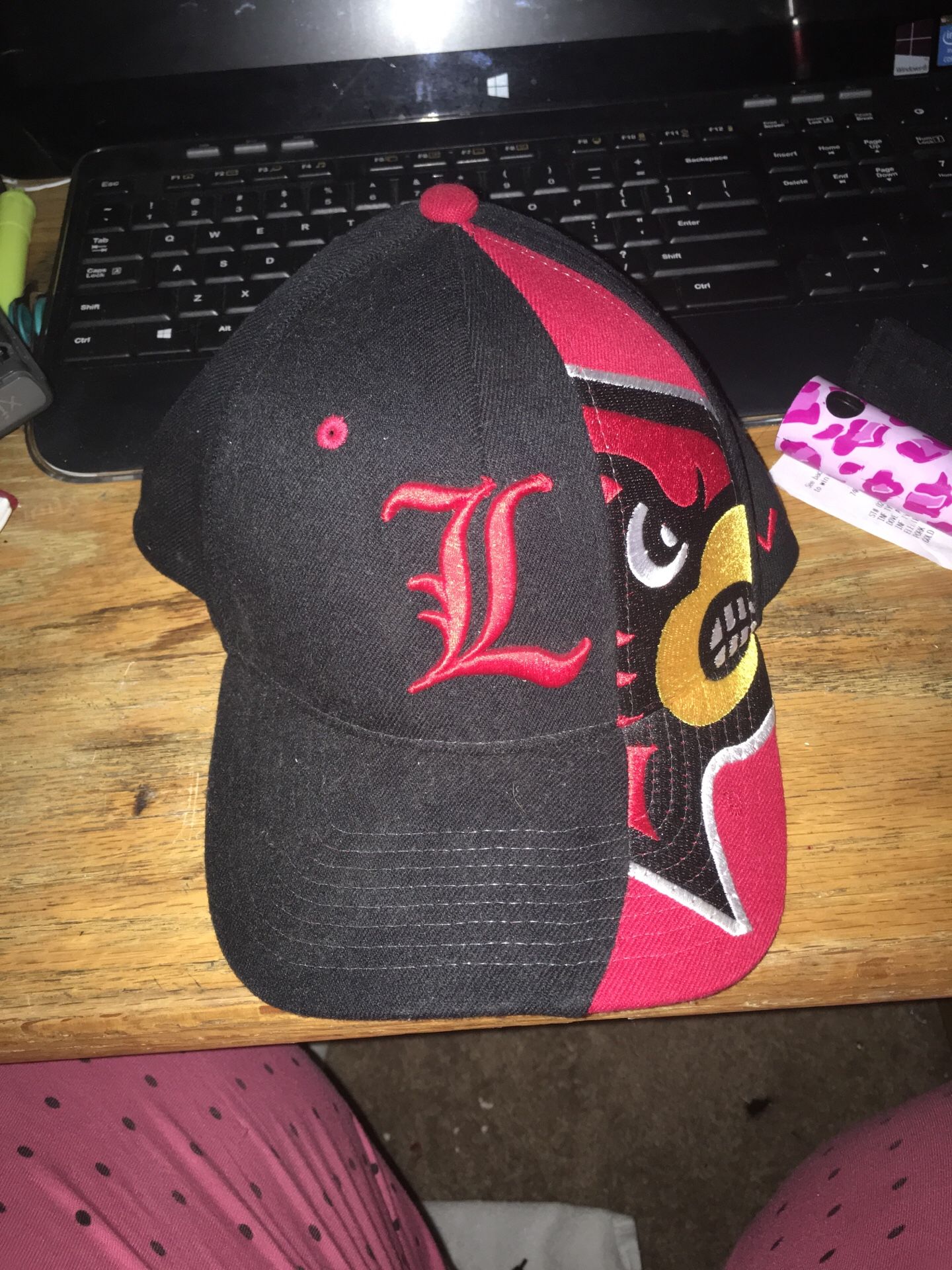 Louisville Cardinal hat licensed m/l