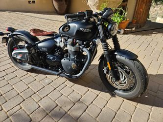 Triumph Bobber Black