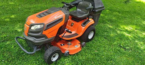 Husqvarna riding mower with bagger system