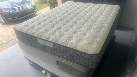 Mattress queen