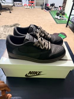 Travis Scott Velvet Brown size 10