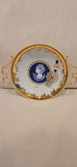 Brand New Elegant Italian Porcelain Bowl Featuring a Classical Portrait With Gold Accents.
