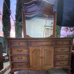 Dresser With Mirror 