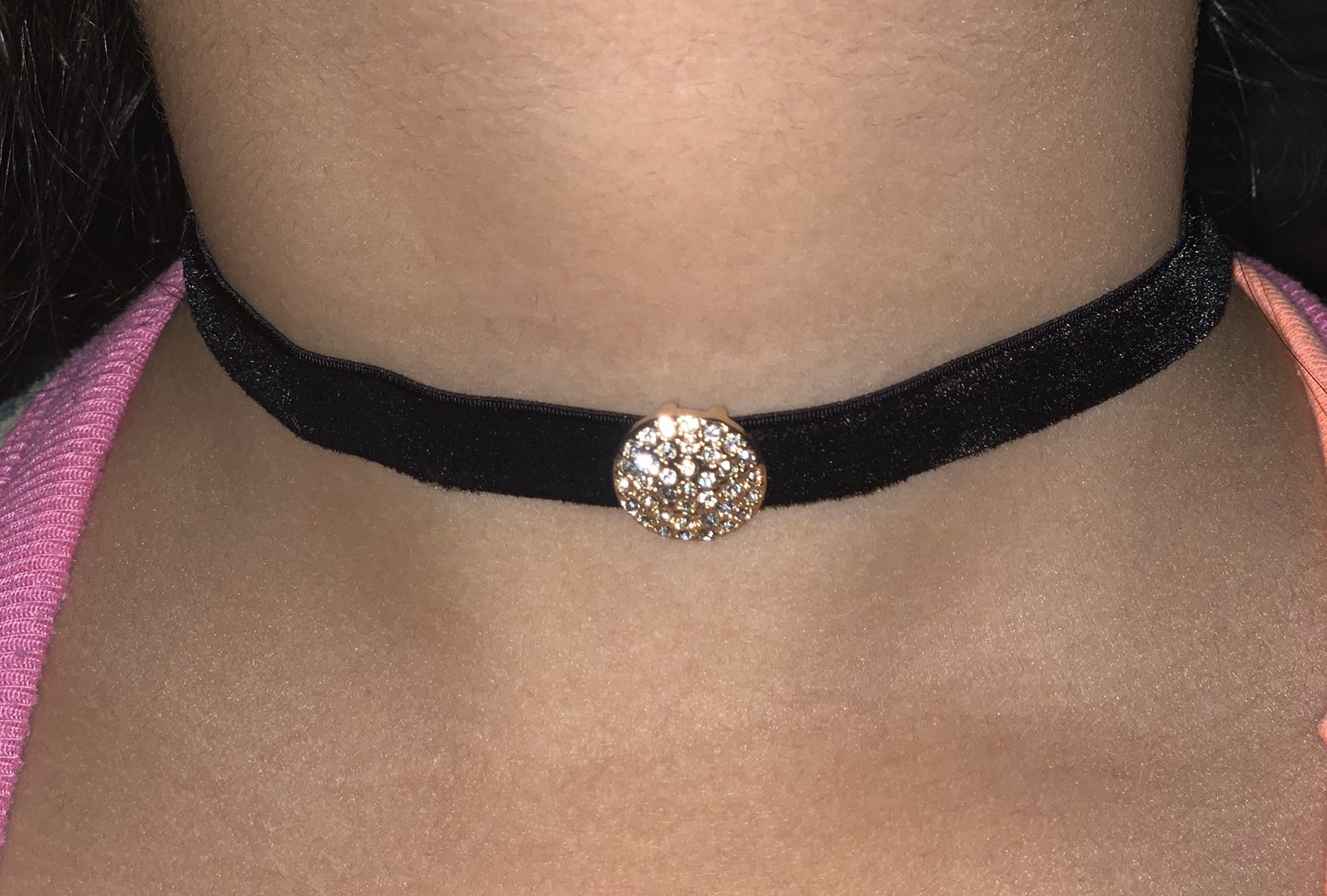Avon Medallion velvet choker New in gift 🎁 box