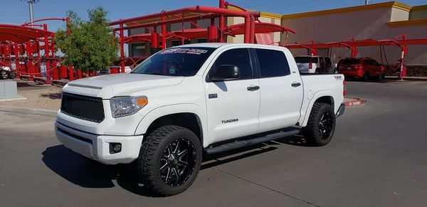 VENDO TOYOTA TUNDRA AÑO 2014 TITULO REGULAR 4X4 RINES 22 61 MIL MILLAS