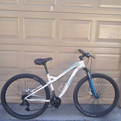 Specialized Hardrock Sport Mountain Bike – Disc Brakes – Excellent Condition 