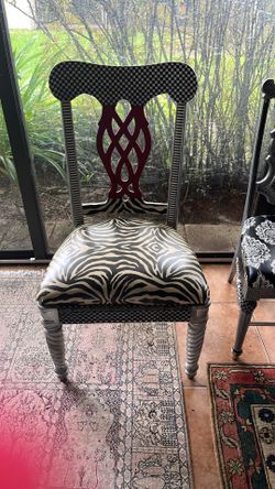 VINTAGE DECORATIVE CHAIR