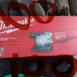 Milwaukee Small Grinder 