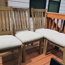 Dinning Table With 4 Chairs 