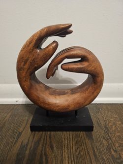 Hands sculpture