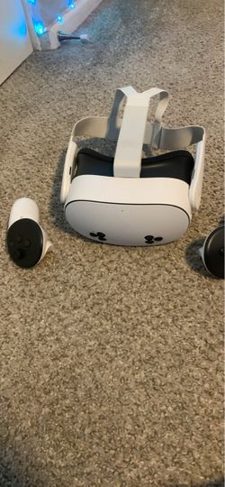 Meta Quest 3s VR Headset with Controllers