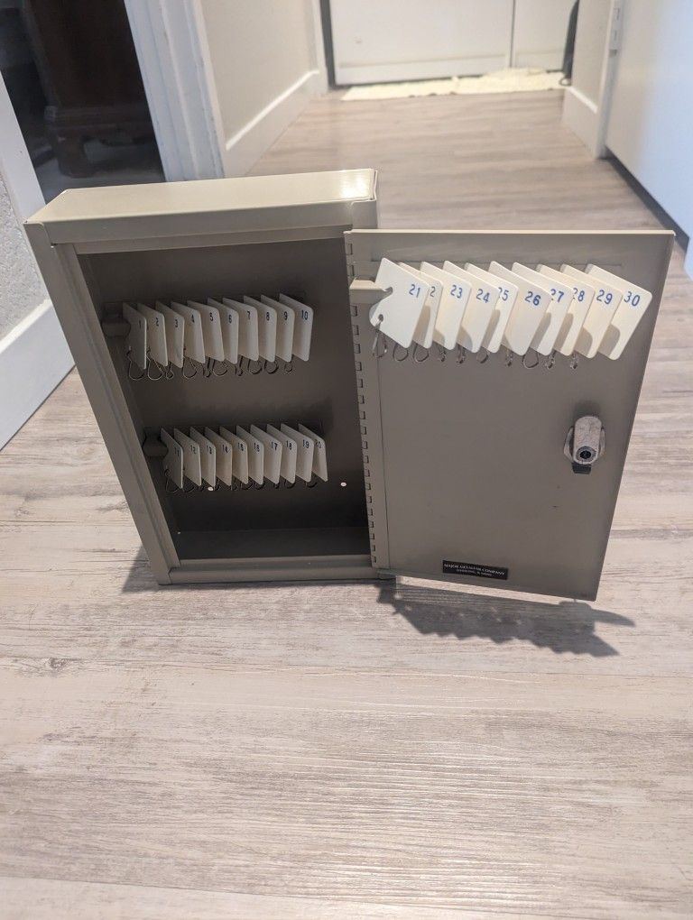 30 Key Locking Safe