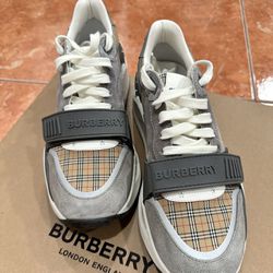 Burberry Men’s Shoes Authentic Size 7