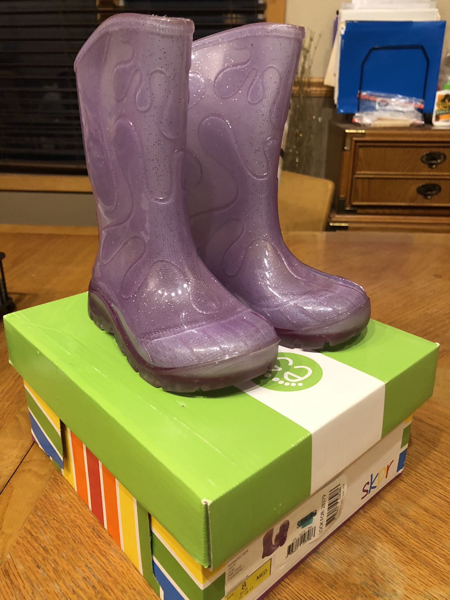 Little girls size 8 rain boots