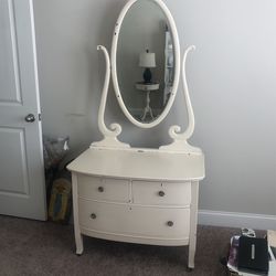 Early 1900’s Vintage Princess Dresser w/Beveled Mirror