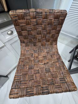 4 tall chairs.