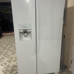 Side-by-Side Refrigerator – Works Perfectly