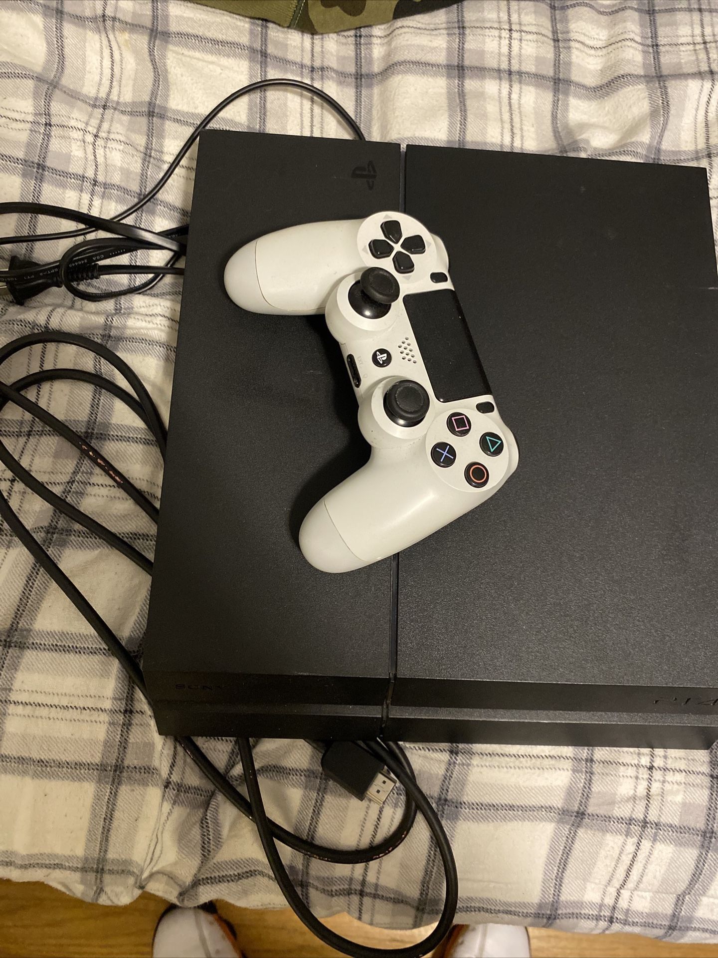 Ps4 (All Cords + Controller) good condition