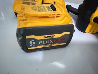 Dewalt wire cutter with battery and charger