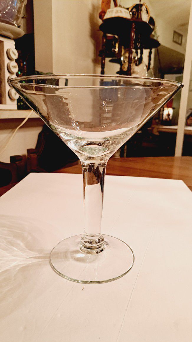 G.E.T. Enterprises SW-1419-1-SAN-CL Clear Plastic 48 oz. Super Martini Glass  - LionsDeal